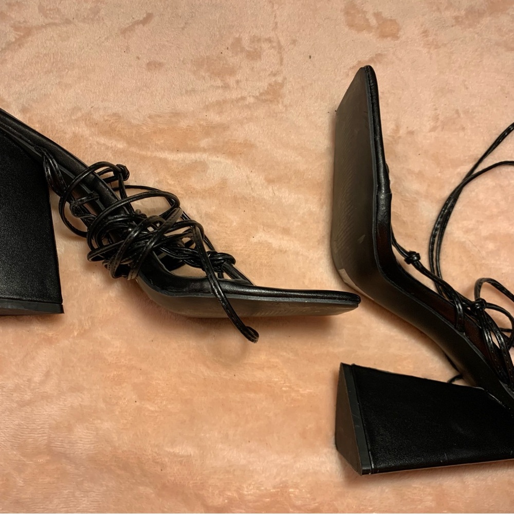 PrettyLittleThing - Picture 3 of 5